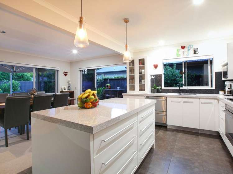 743 River Road Chartwell_2