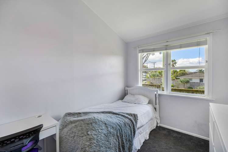 1/24 Colmar Road Mellons Bay_16