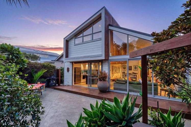 Black Sox legend Jim Wana selling his 'Grand Designs' art home
