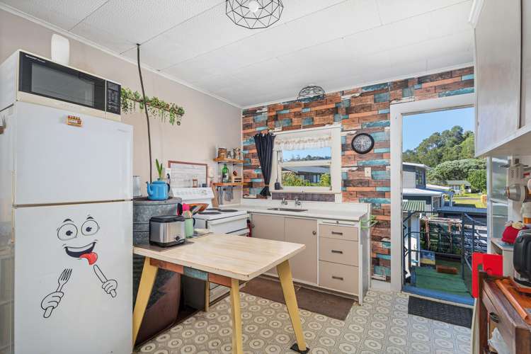 44 Marine Parade Cooks Beach_15