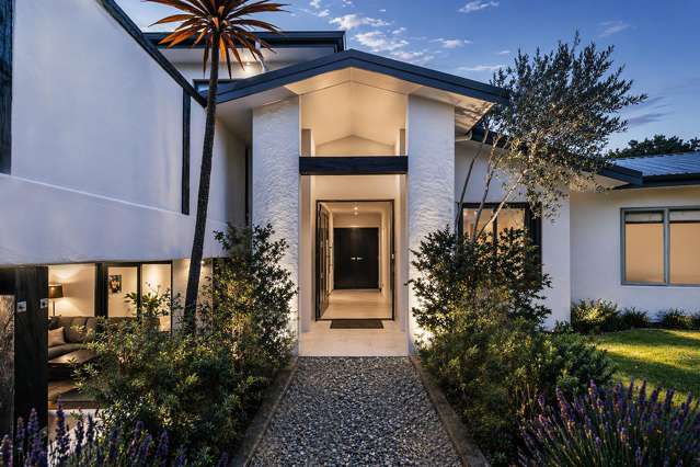 Substantial Space & Mountain Views in Lake Hāwea