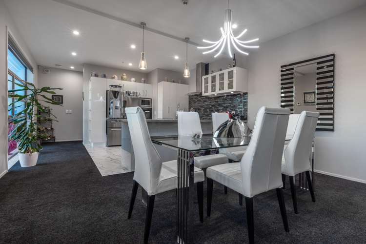 10 Queen Street West Levin_9