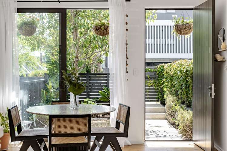 1/4 Glen Atkinson Street St Heliers_5