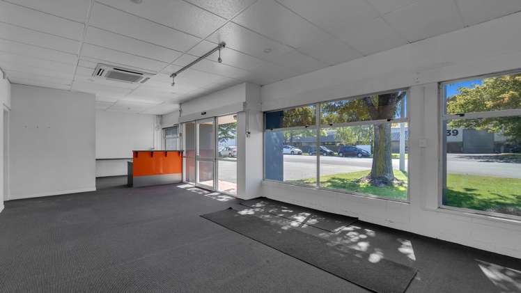 60 - 62 Treffers Road Wigram_3