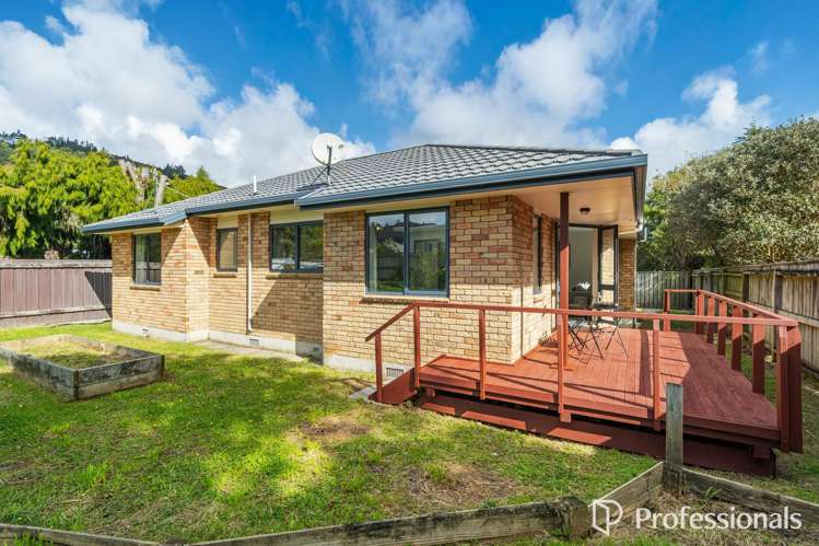 8a Faulke Avenue Wainuiomata_24