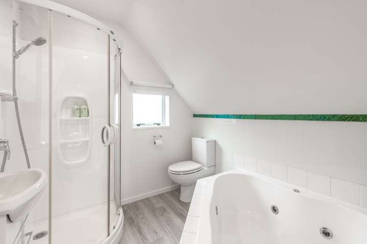 2/19 Waitikiri Drive Parklands_14