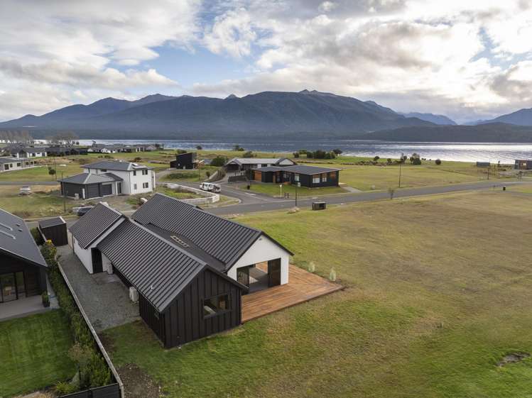 60 Takitimu Avenue Te Anau_39
