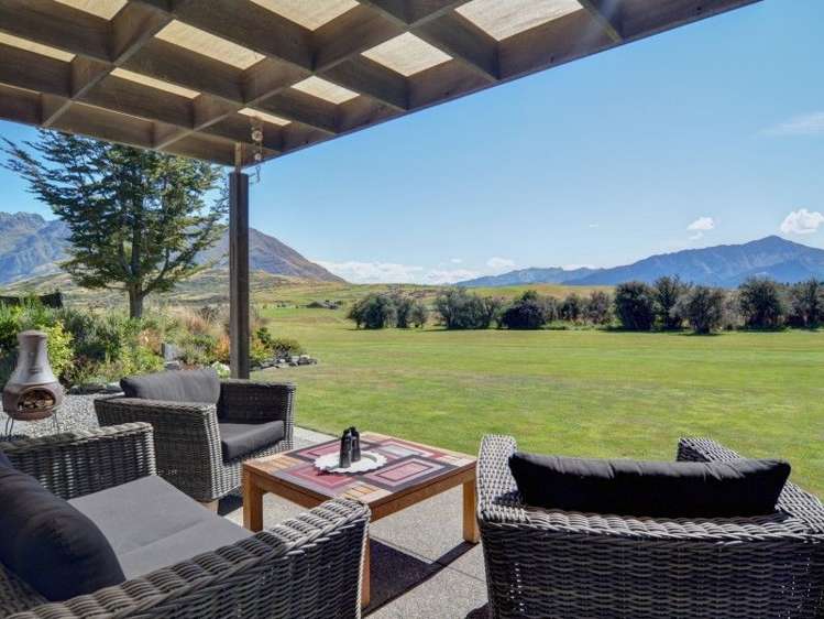 7 Reading Court Jacks Point_1