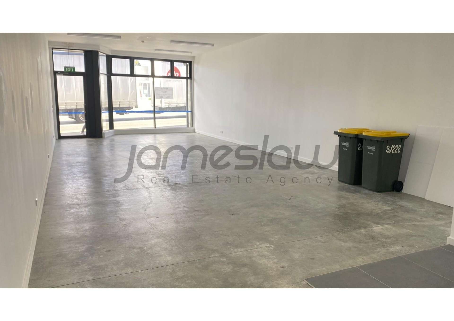 2/228 Edmonton Road Te Atatu South_0