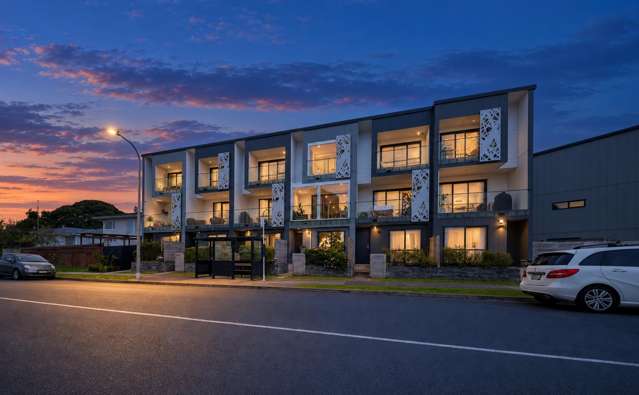 Freehold, Sunny & Easy-Care Near Parks