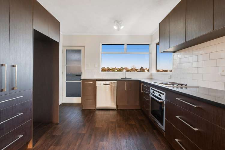 2/941 Whangaparaoa Road Manly_4