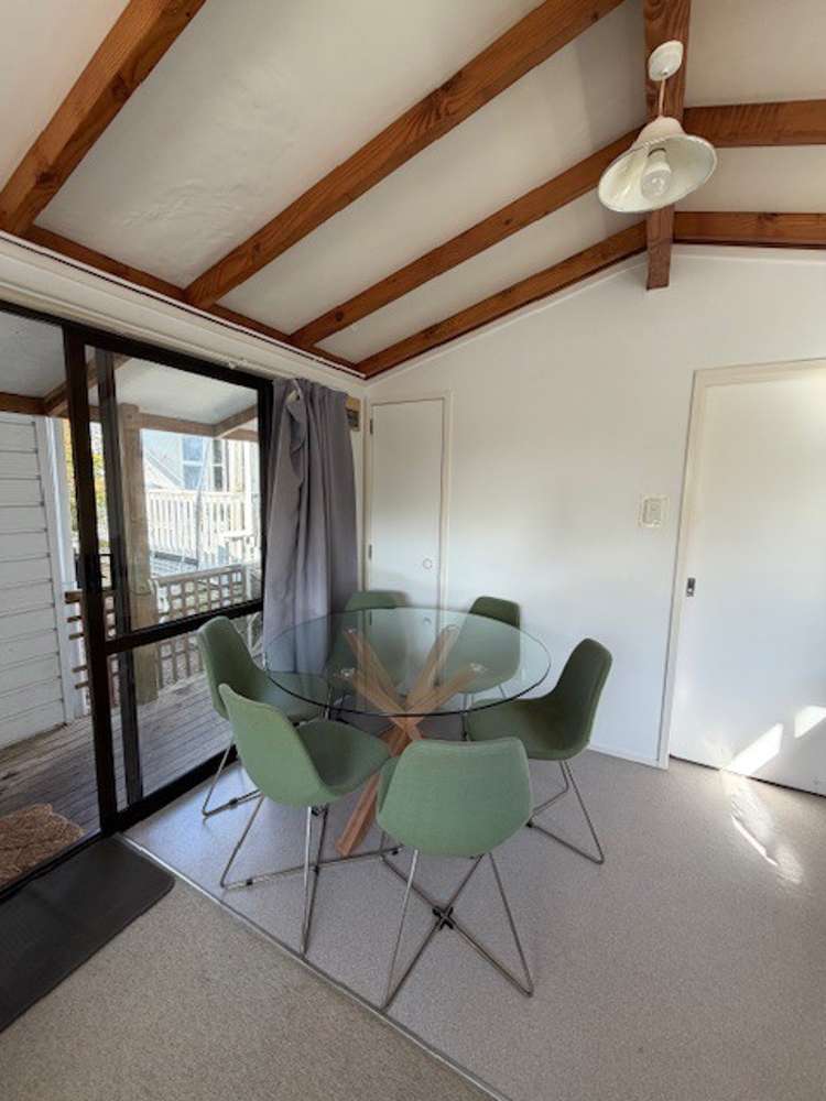 16 Achilles Crescent Narrow Neck_22