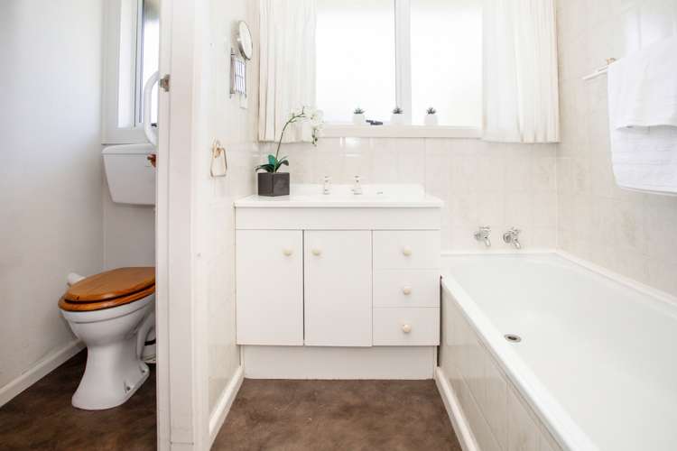 67 Moffat Drive Lincoln_14