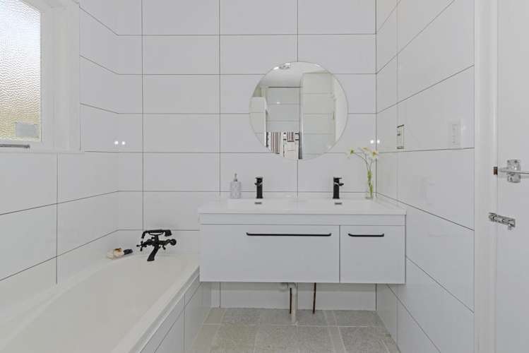 39 Sylvan Crescent Te Atatu South_11