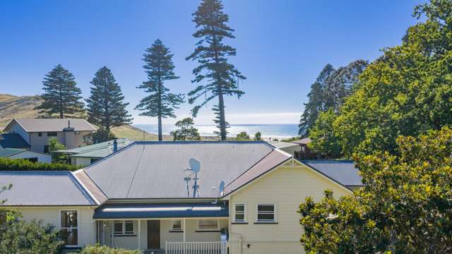 A private hilltop haven at Pourerere Beach