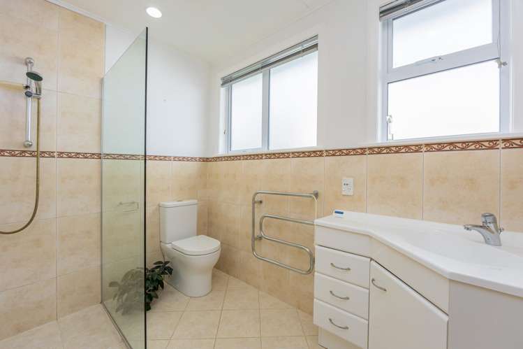 27 Shakespear Road Army Bay_16