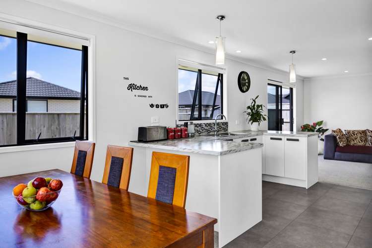 34 Honeyfield Drive Whalers Gate_14