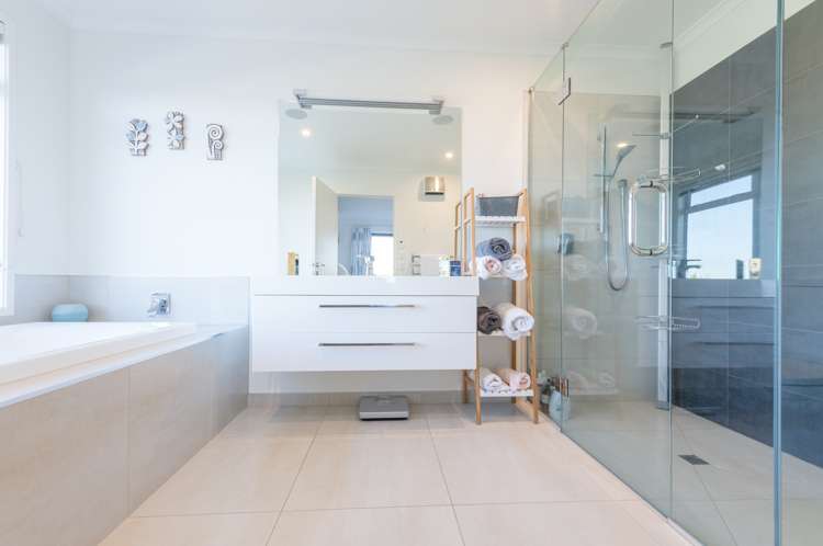 23 Katania Heights Brightwater_18