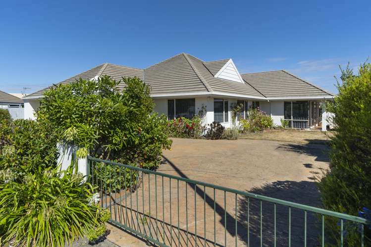 29 Stead Crescent Stoke_0