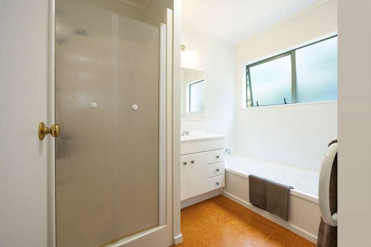 8 Rimutaka Place Titirangi_17