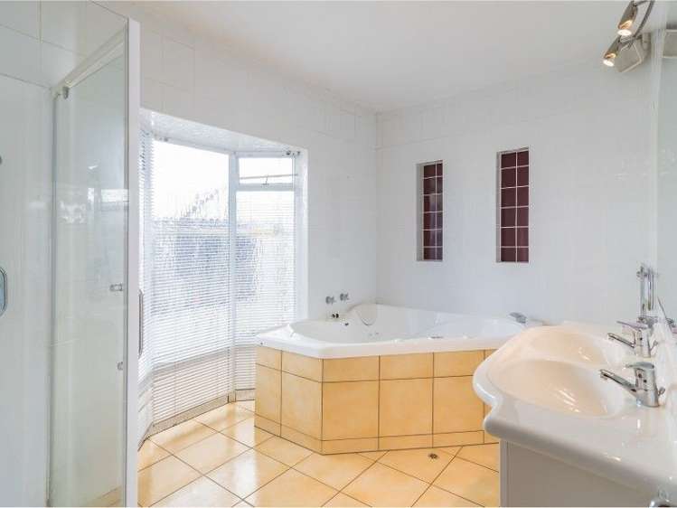 192 Saint Vincent Street Toi Toi_12