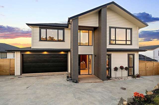 This is a stunning 6 Bedrooms house in Silverdale