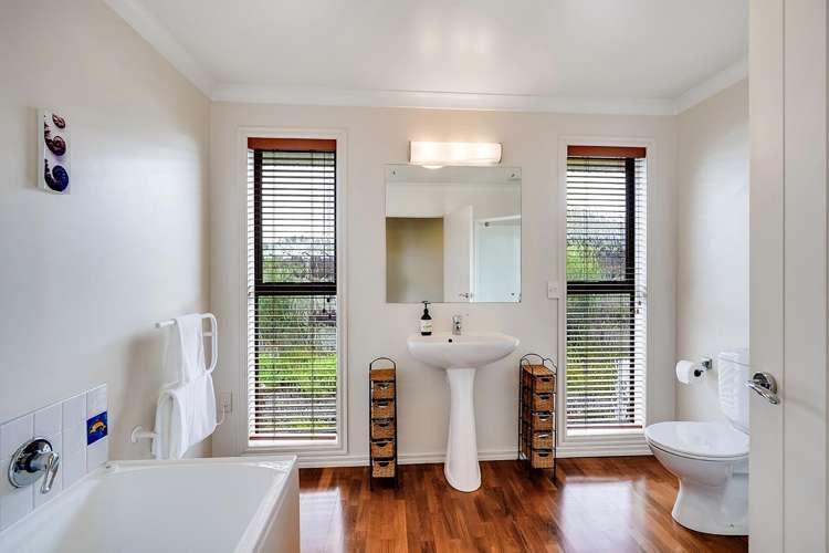 4 Iain Court Rototuna_18