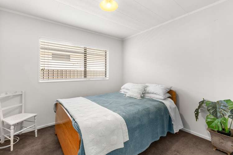 2/2 Church Road Taradale_8