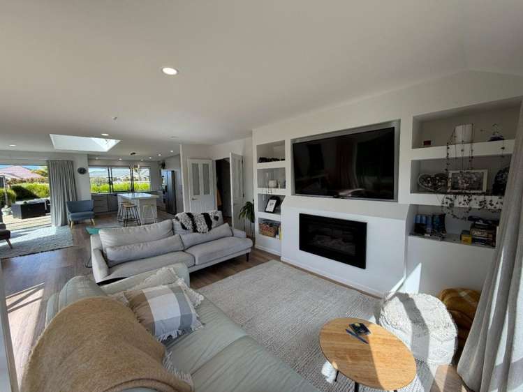 20 Sunrise Avenue 11229_10