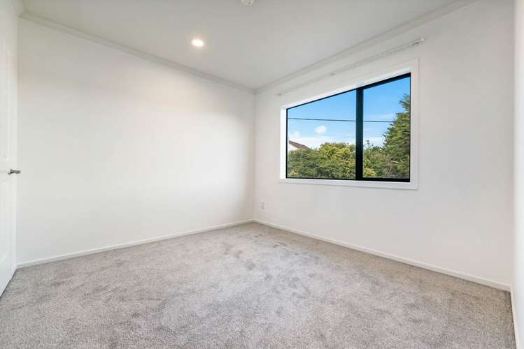 4/2 Swan Hill Drive Glen Eden_10