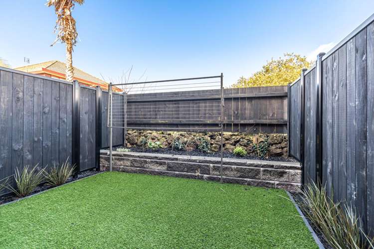 5/7 Boyd Avenue Mangere Bridge_13