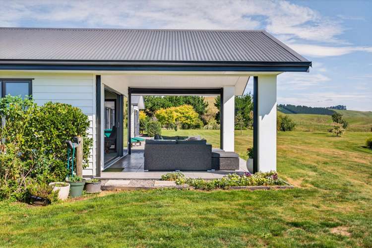 701 River Road Otane_13