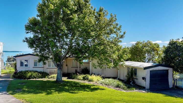 11 Hawke Crescent Beachlands_28