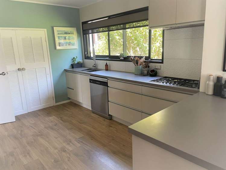 17 South Lynn Road Titirangi_12