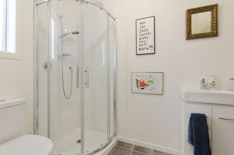 2 Shamrock Lane Te Atatu Peninsula_16