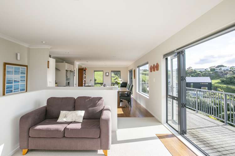 22 Balfour Crescent Castlepoint_6