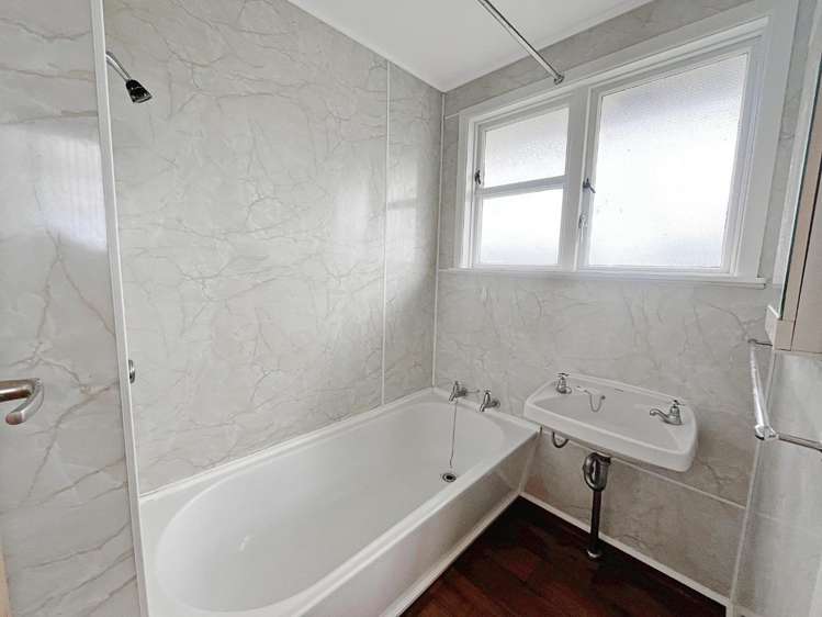 2 Devon Crescent Bulls_5