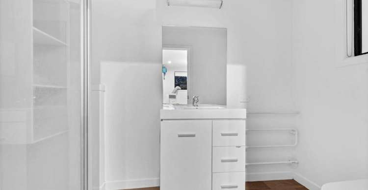 192 Henderson Valley Road Henderson_17