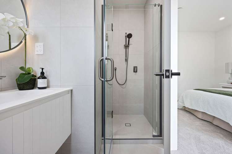 12B Butley Drive Farm Cove_36