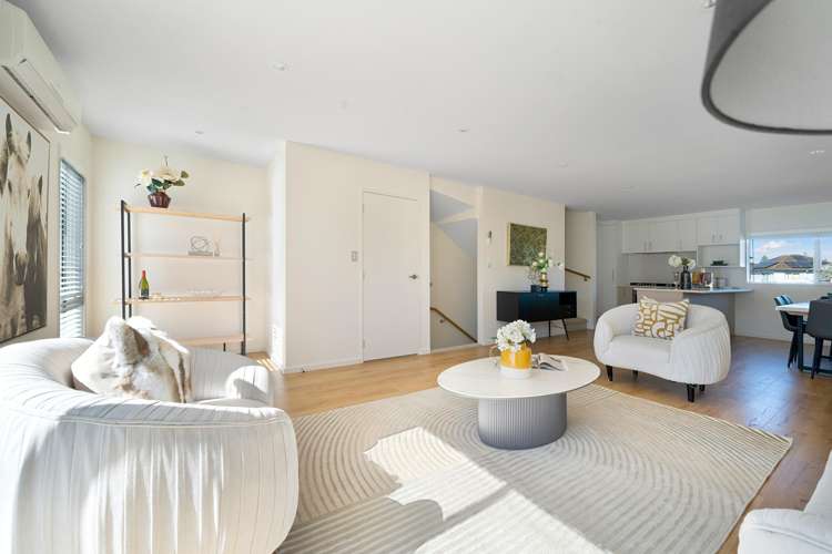 81 Bordeaux Parade Te Atatu South_5