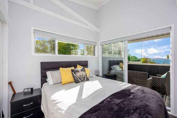 11 Piccadilly Circus Snells Beach_12