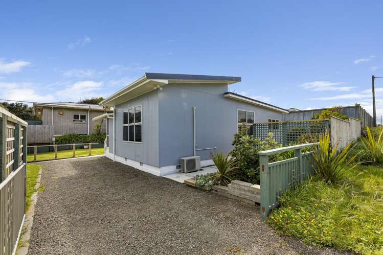 29 Raukawa Street Himatangi Beach_16