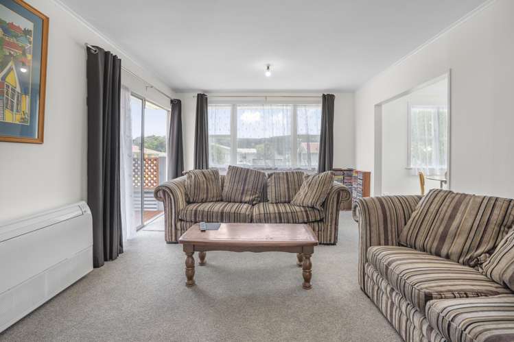 11 Dewsbury Grove Wainuiomata_6
