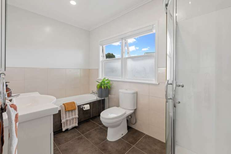 14 Bradbury Road Botany Downs_10