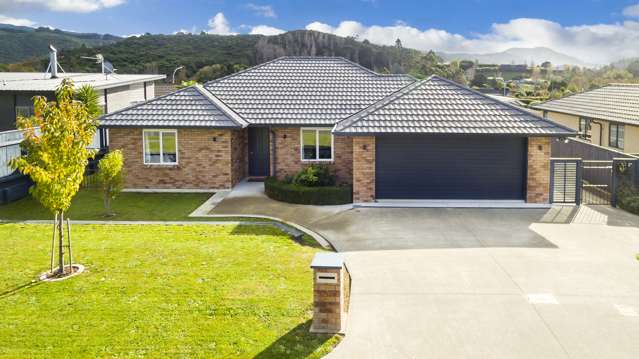 7 Greenstone Grove Brown Owl_1