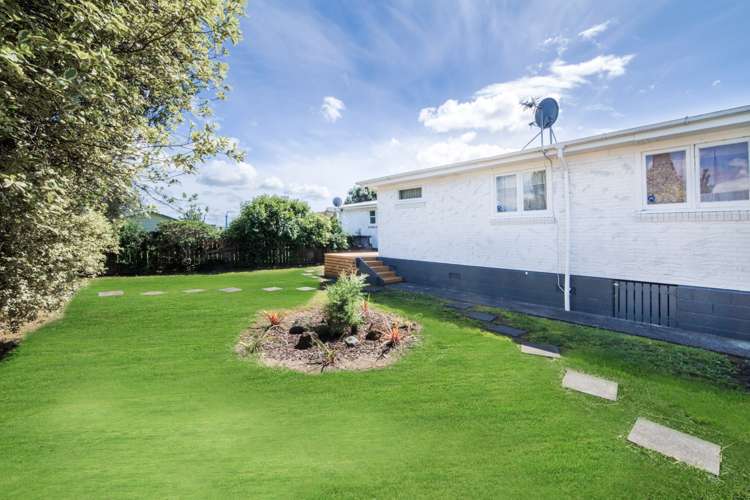 2/123 Bruce Mclaren Road Henderson_16