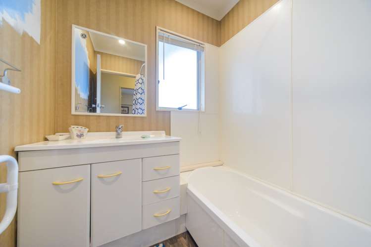 27 Pinedale Parade Milson_3