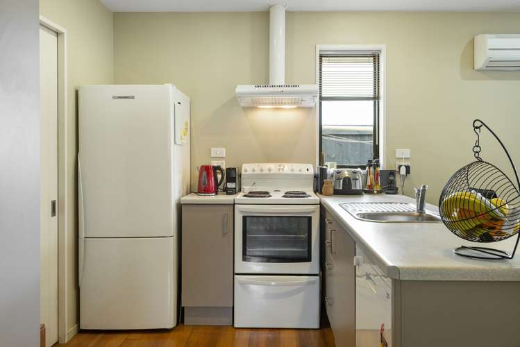 7 Cris Lodge Courts Hornby_5