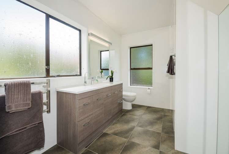 21 John Downs Drive Browns Bay_11