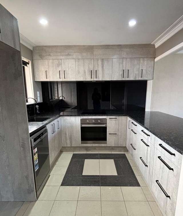 Comfortable 3-Bedroom Home with Sunny Yard, Thermal Heating & Great Location